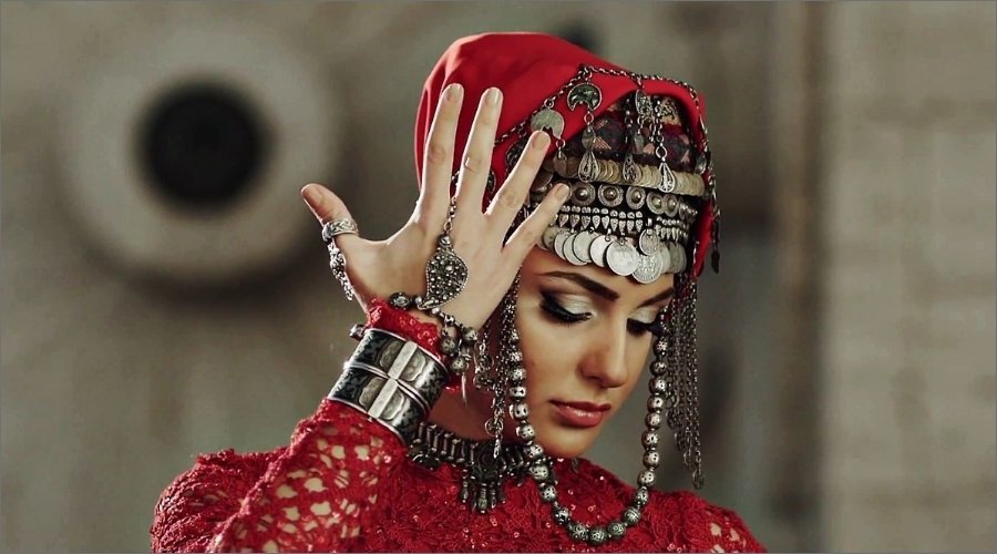 Armenian National dress TARAZ