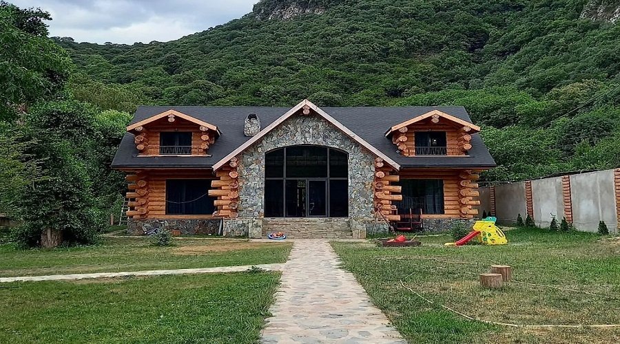 Berloga Log House